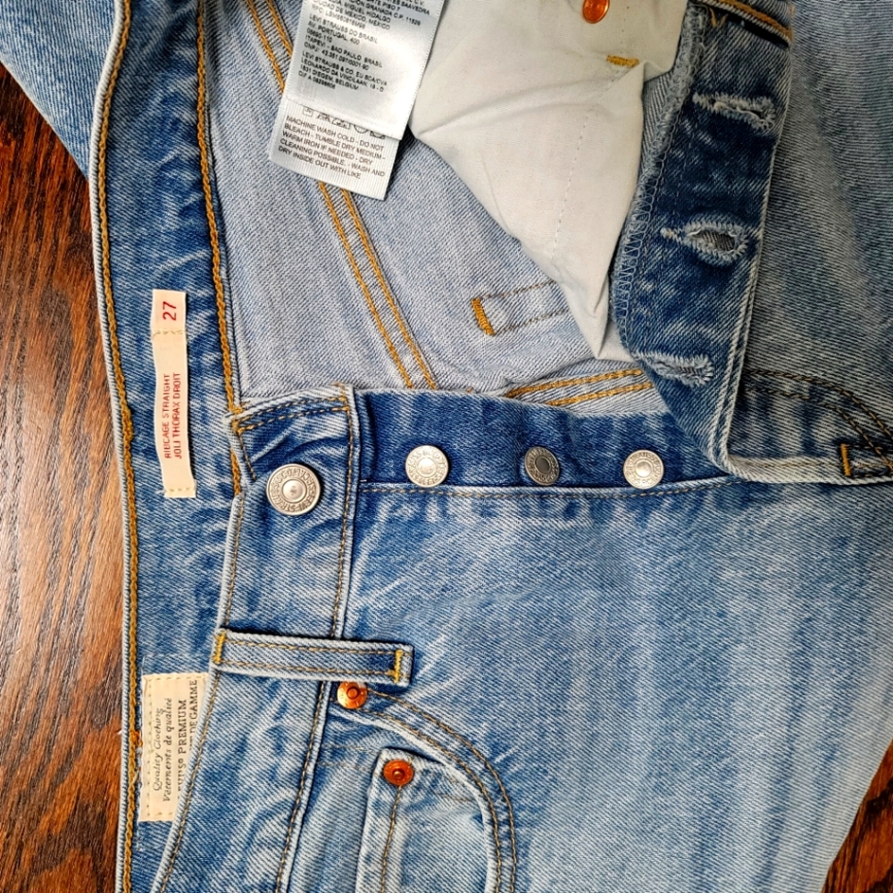Levis Ribcage Straight 27 NWOT fit TTS
